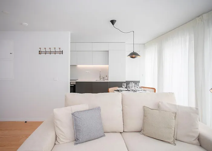 Liiiving In - Modern & Glam J بورتو