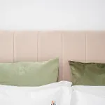 Liiiving In - Modern & Glam J