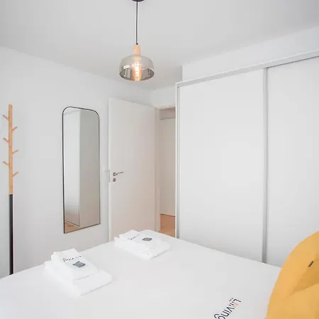 Apartment Liiiving In - Modern & Glam J *