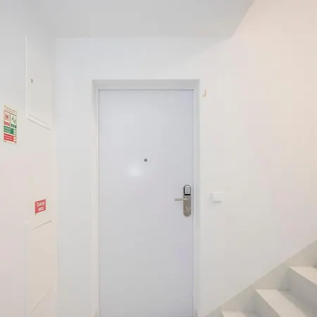 Apartment Liiiving In - Modern & Glam J