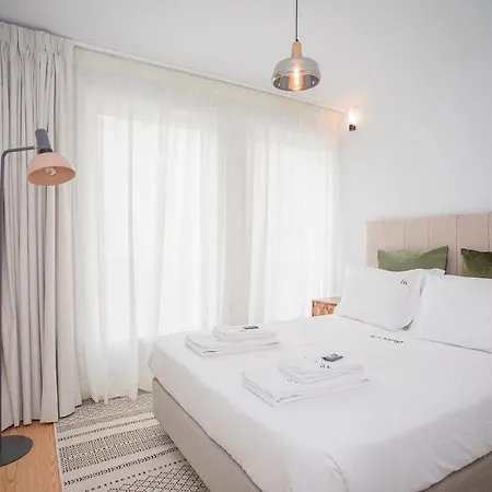 Apartment Liiiving In - Modern & Glam J *