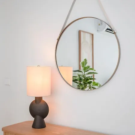 Apartment Liiiving In - Modern & Glam J *