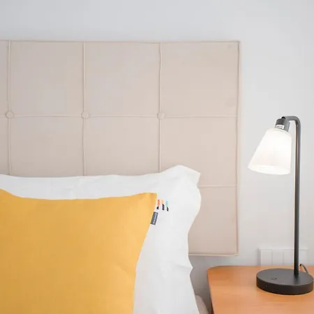 Liiiving In - Modern & Glam J Apartment *