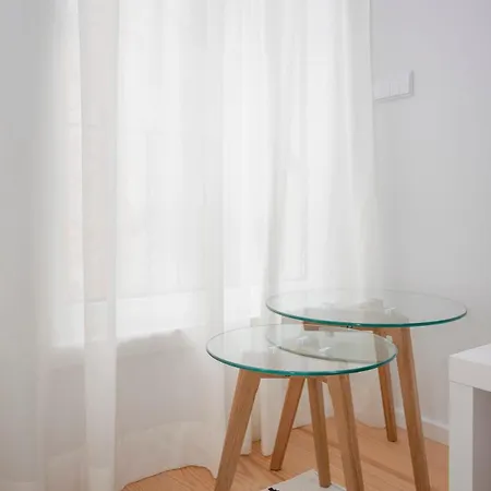 Liiiving In - Modern & Glam J Apartment *