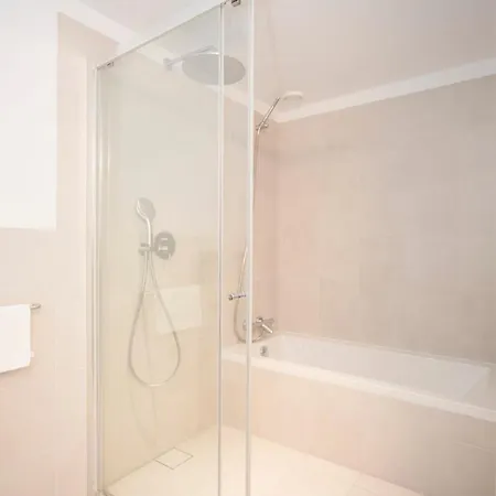 Liiiving In - Modern & Glam J Appartamento