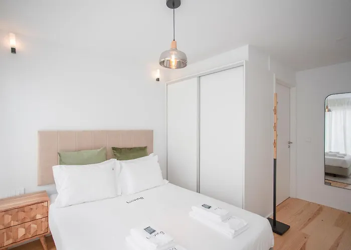 Liiiving In - Modern & Glam J * Oporto