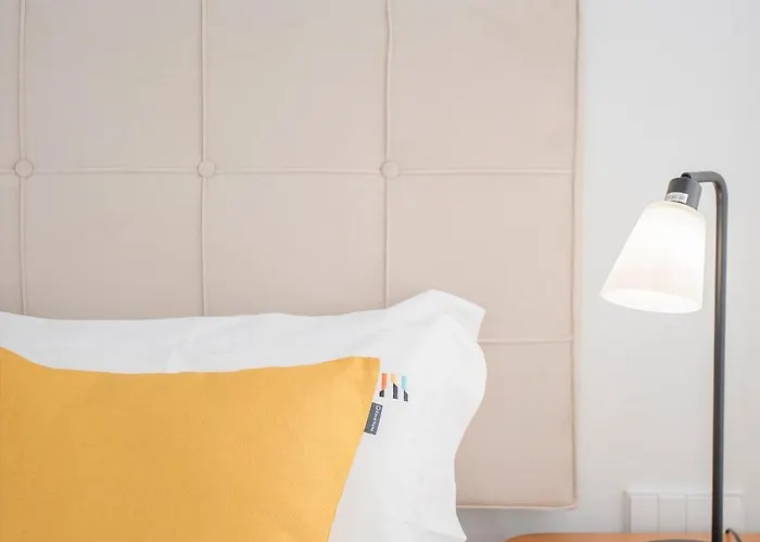 Liiiving In - Modern & Glam J Oporto