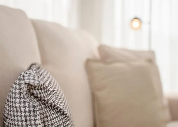 Liiiving In - Modern & Glam J Oporto