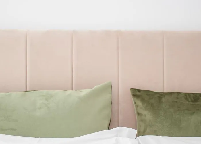 Liiiving In - Modern & Glam J