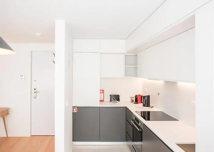 Liiiving In - Modern & Glam J Oporto