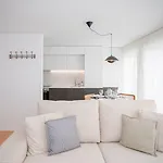 Liiiving In - Modern & Glam J