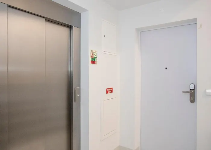 Apartment Liiiving In - Modern&glam J *