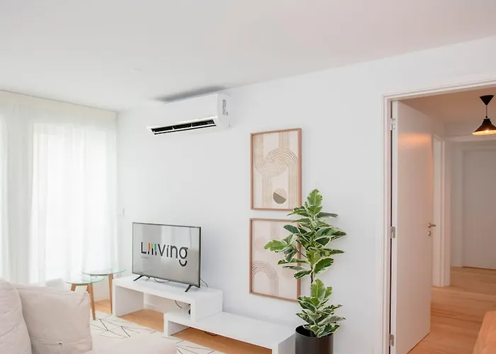 Liiiving In - Modern & Glam J