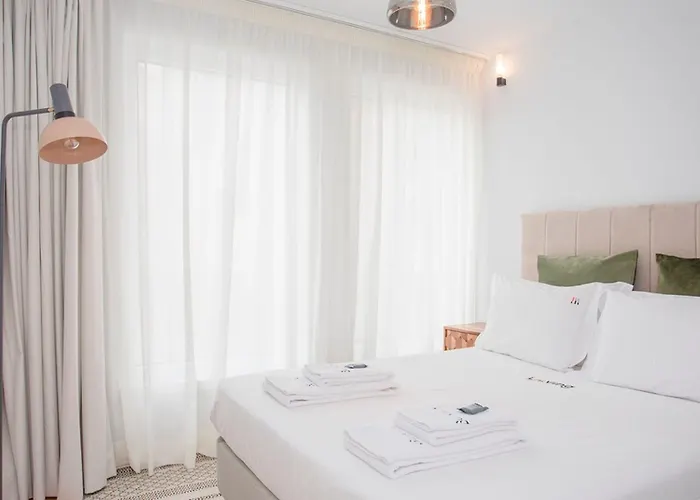 Liiiving In - Modern&glam J Apartment